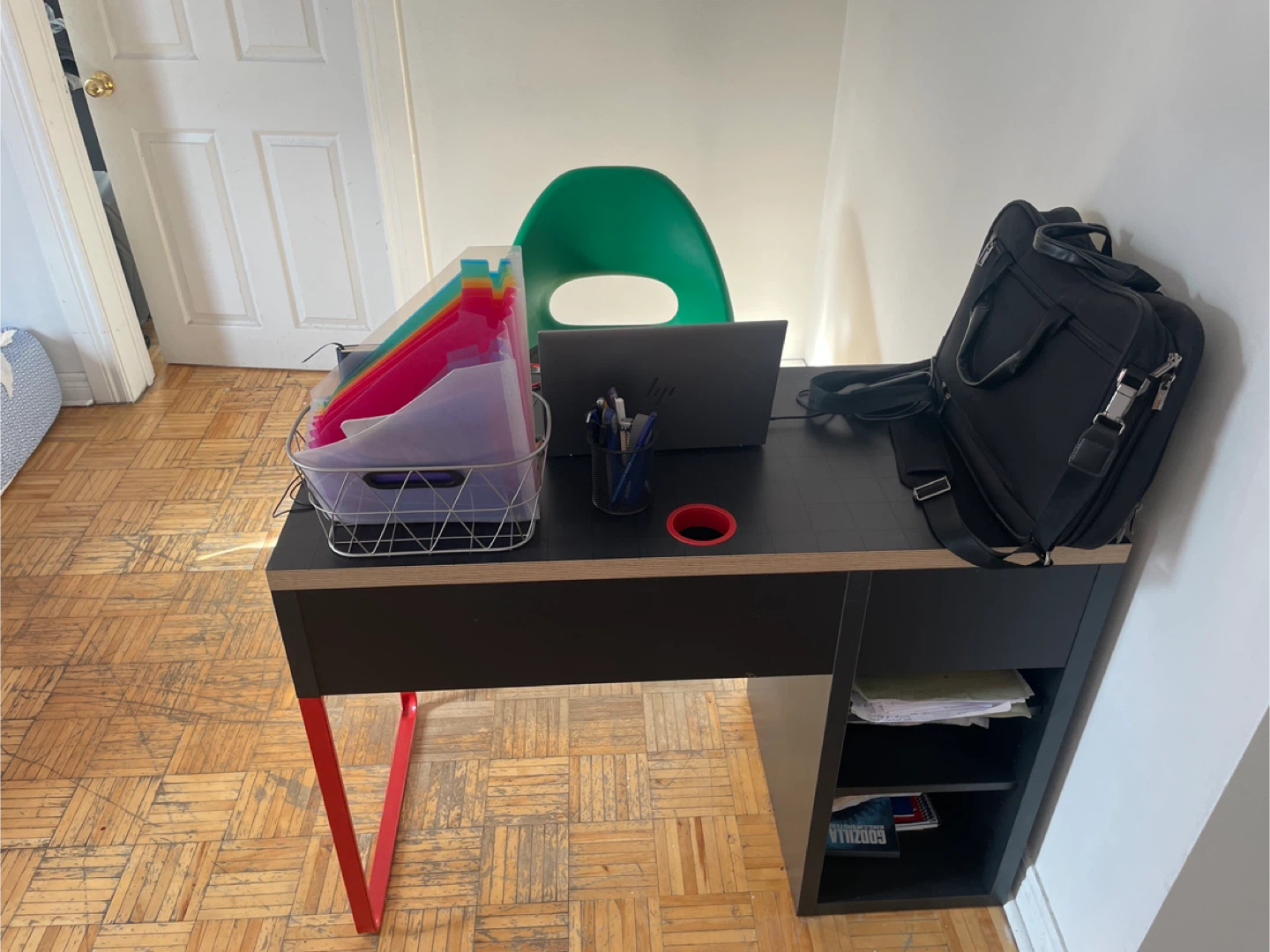 Moveout Deal: IKEA Micke Black Desk +  IKEA Swivel Chair - photo 3