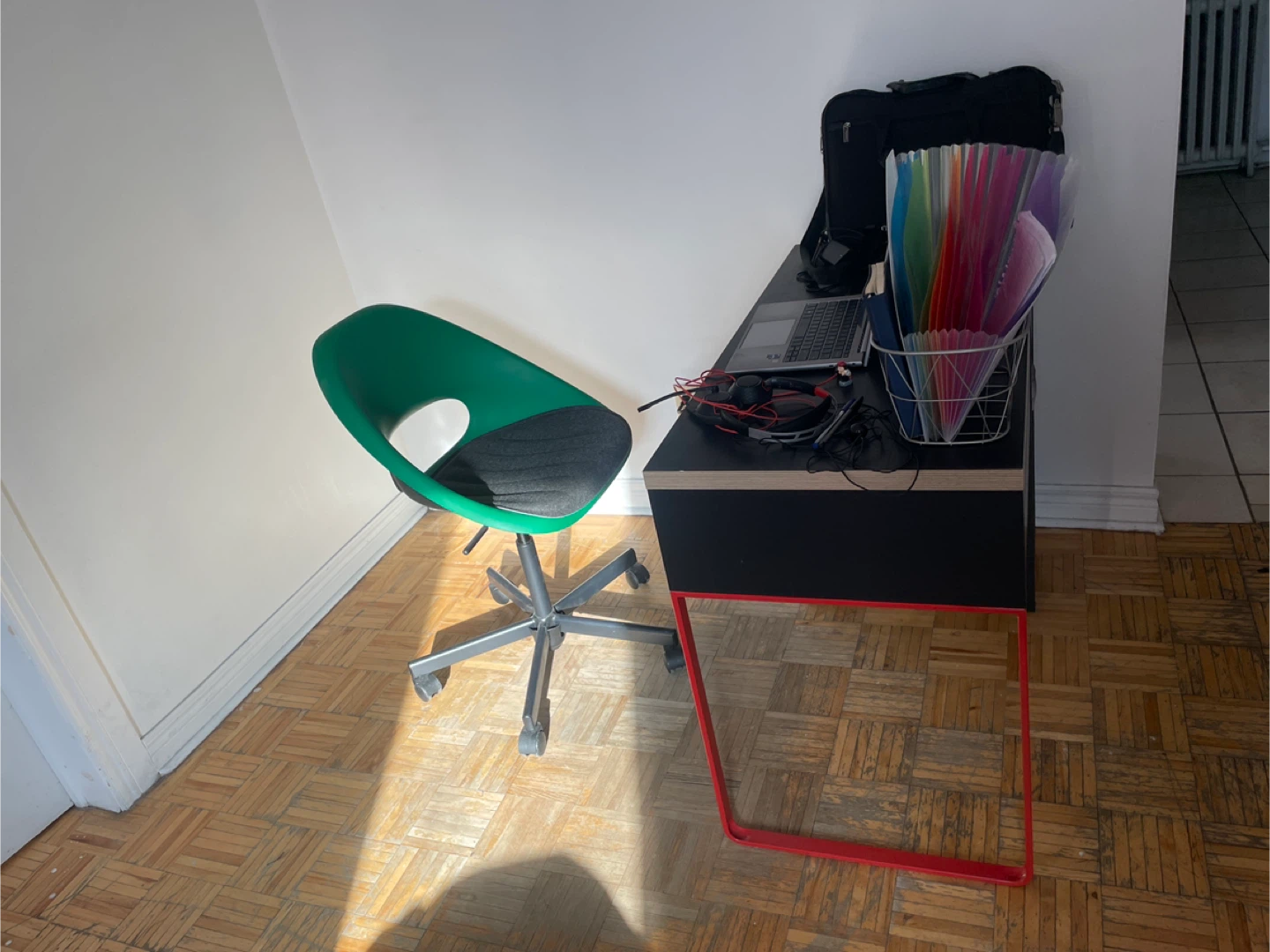 Moveout Deal: IKEA Micke Black Desk +  IKEA Swivel Chair - photo 4