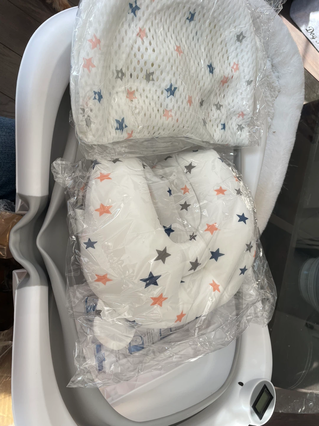 Brand new leBebey Collapsible Portable Baby Bathtub - photo 3