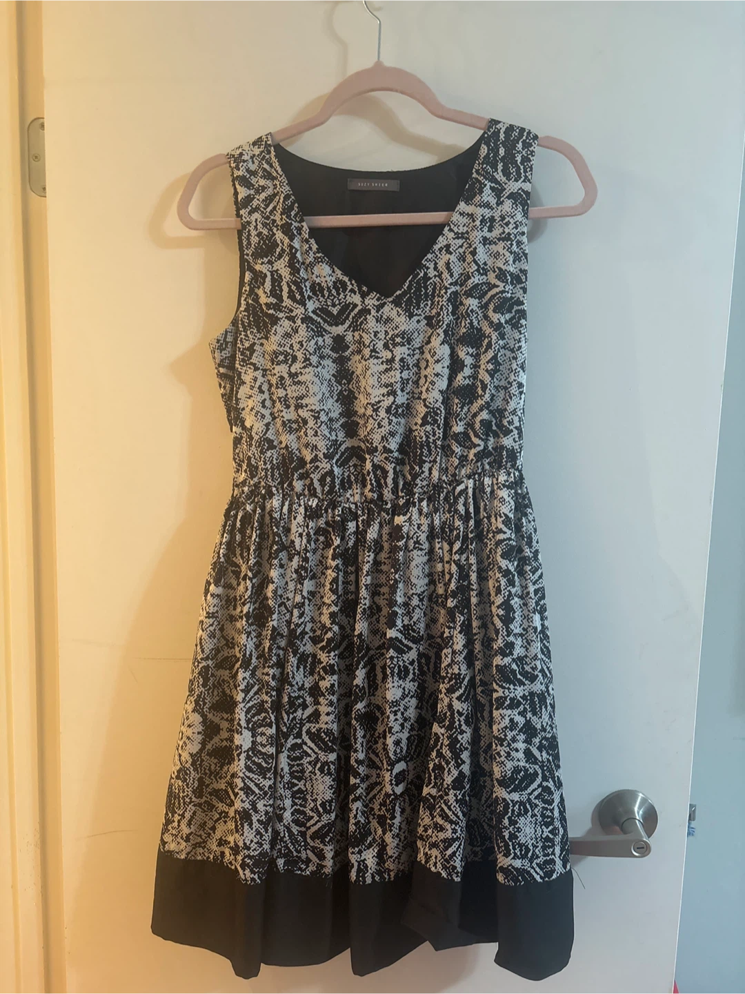 Suzy Shier Womens Black & White Patterned Sleeveless Dress