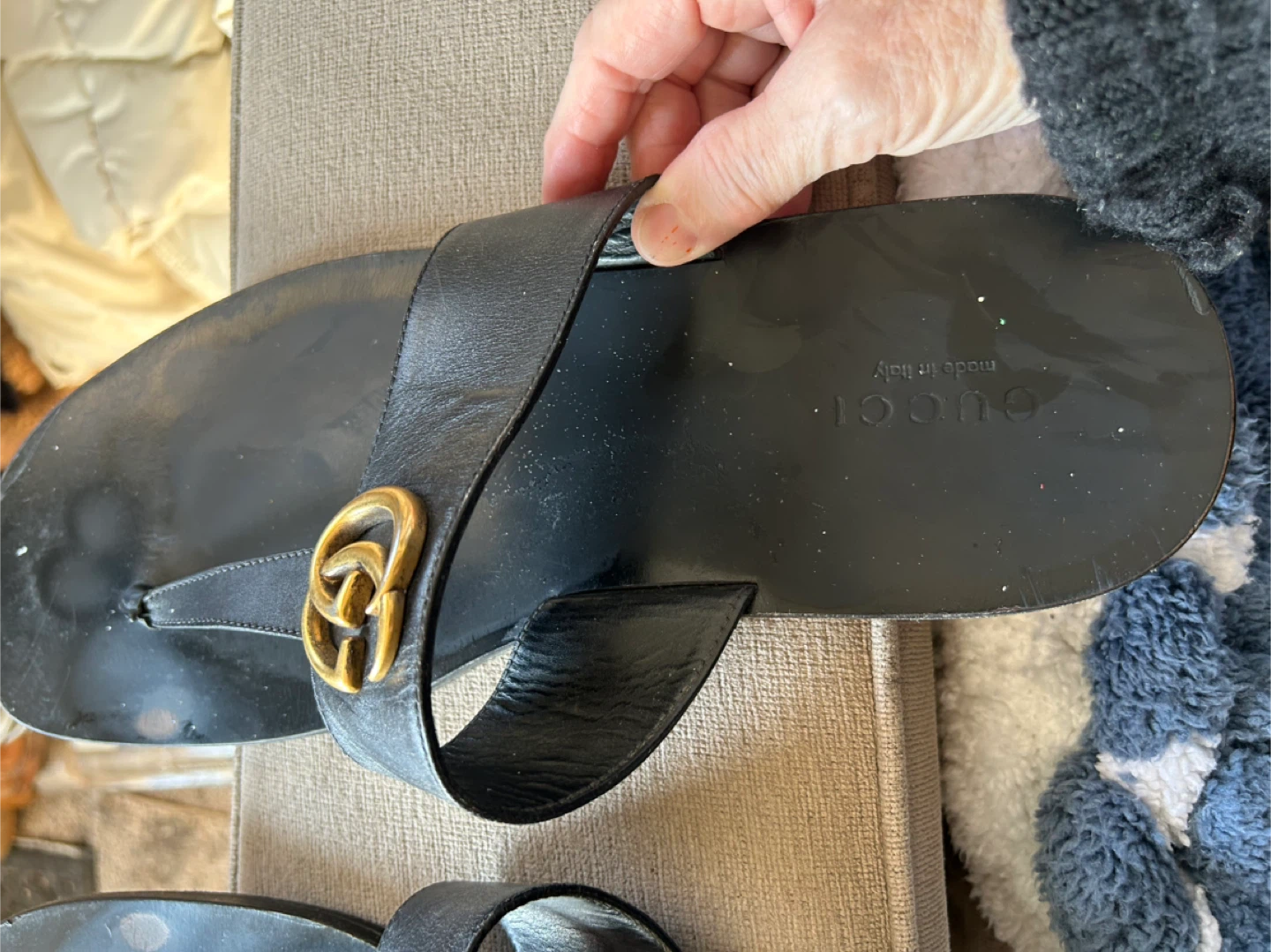 Gucci Black Leather Thong Sandals with GG Hardware - photo 3