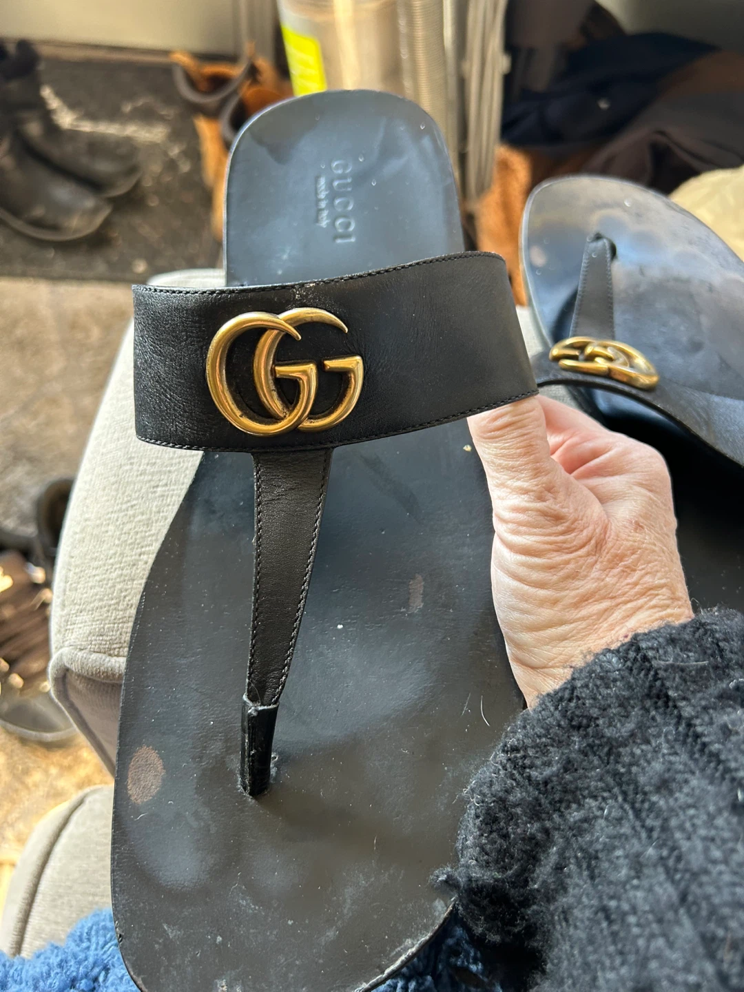 Gucci Black Leather Thong Sandals with GG Hardware - photo 2