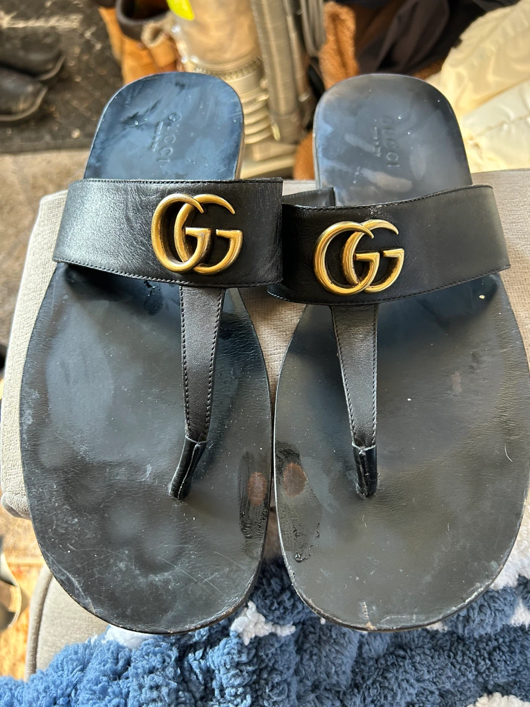 Gucci Black Leather Thong Sandals with GG Hardware - photo 4