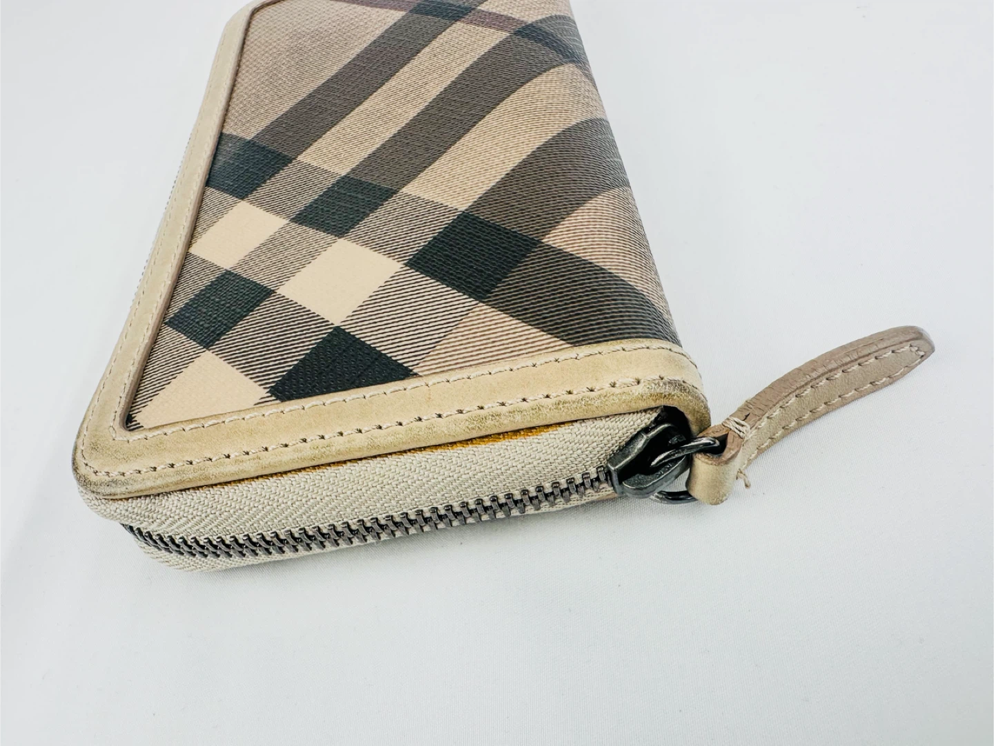 Burberry Smoked Nova Check Zip Wallet - photo 5