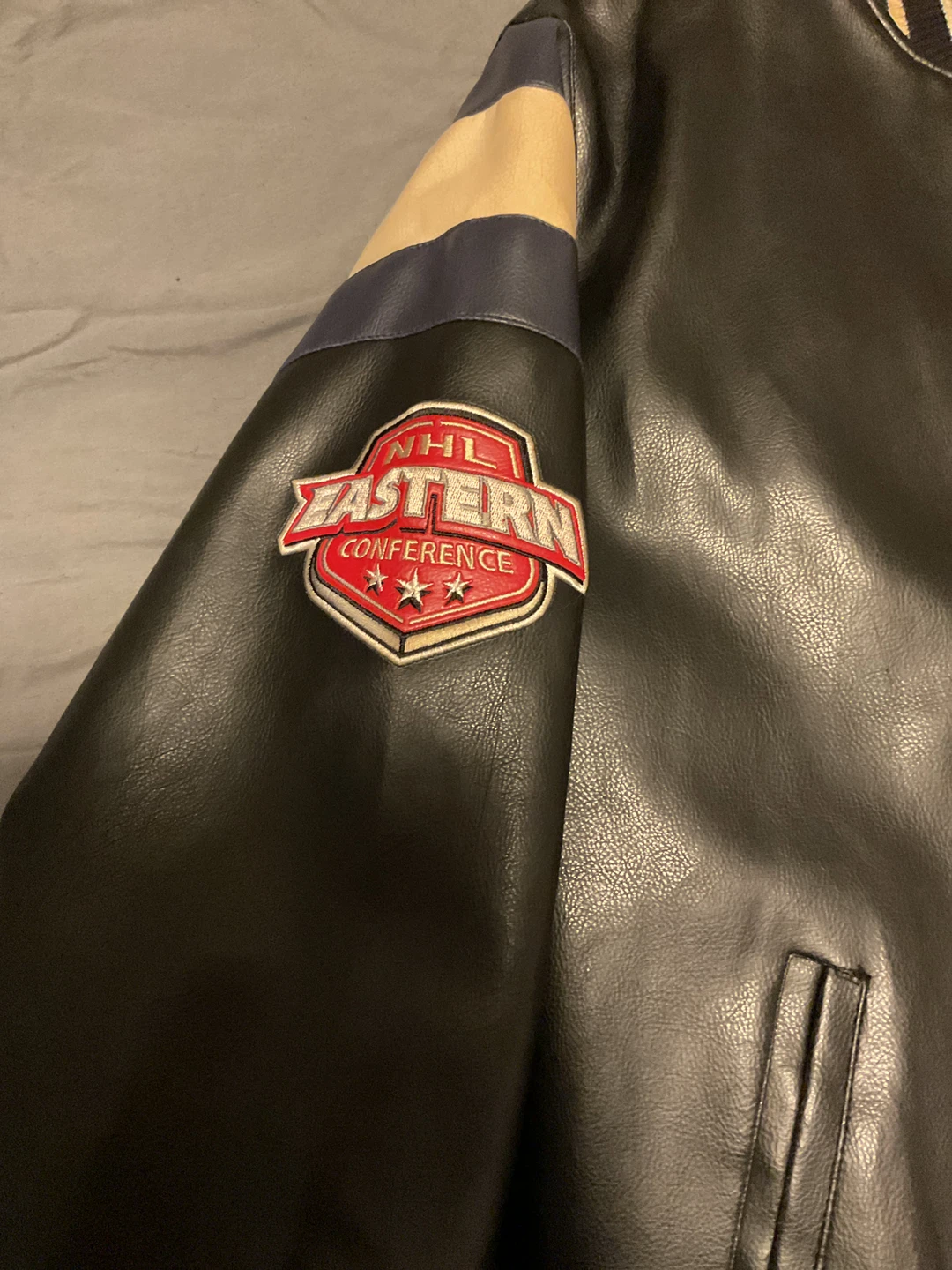 Toronto Maple Leafs NHL Eastern Conference Bomber Jacket Size M - photo 3