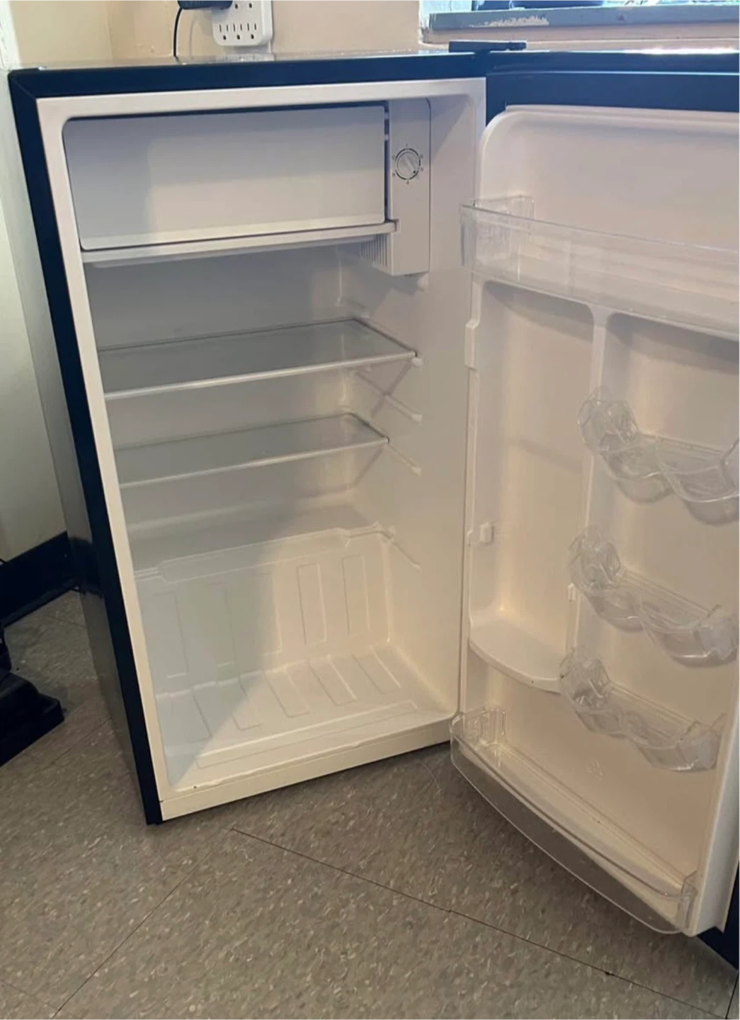 Hamilton Beach Mini Fridge - photo 2
