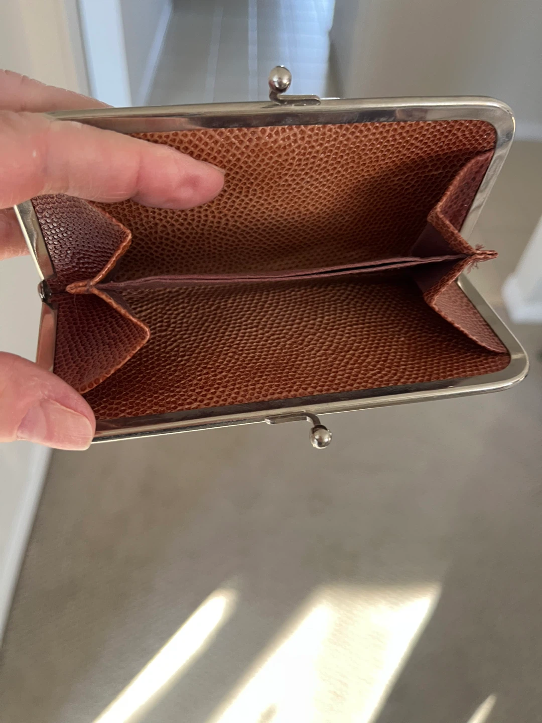 Vintage Brown Embossed Leather Coin Purse - photo 3