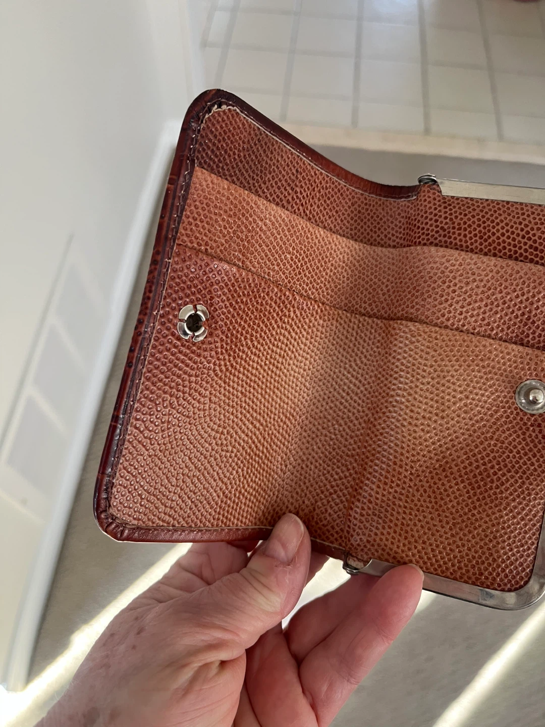 Vintage Brown Embossed Leather Coin Purse - photo 5