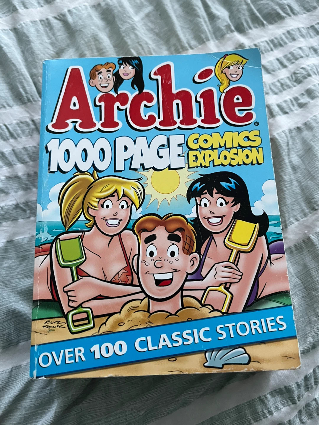 Various thriller and romance books and Archie comic book - photo 2