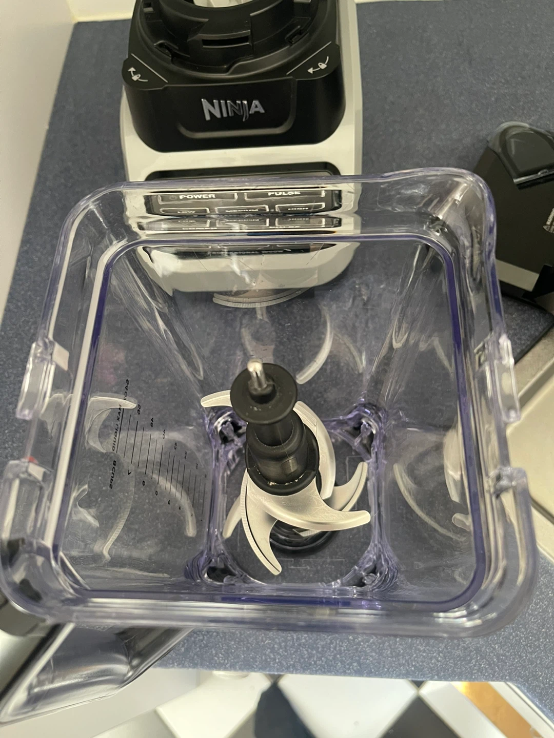 Ninja Professional 1000W Blender - photo 2