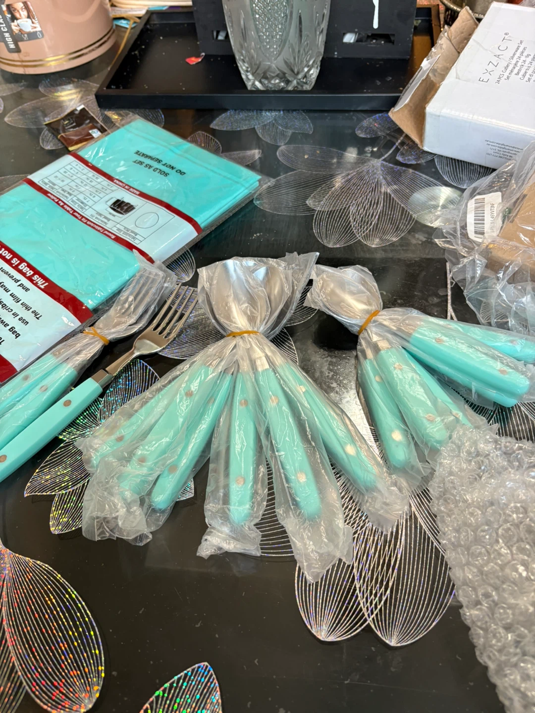 EXACT Plastic Tablecovers - 2 Pack moving seal