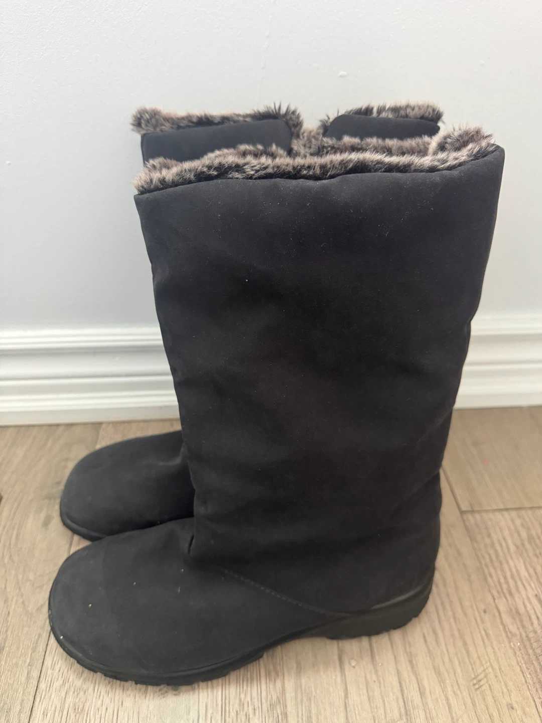 Black Insulated Boots Size 9.5 - photo 2