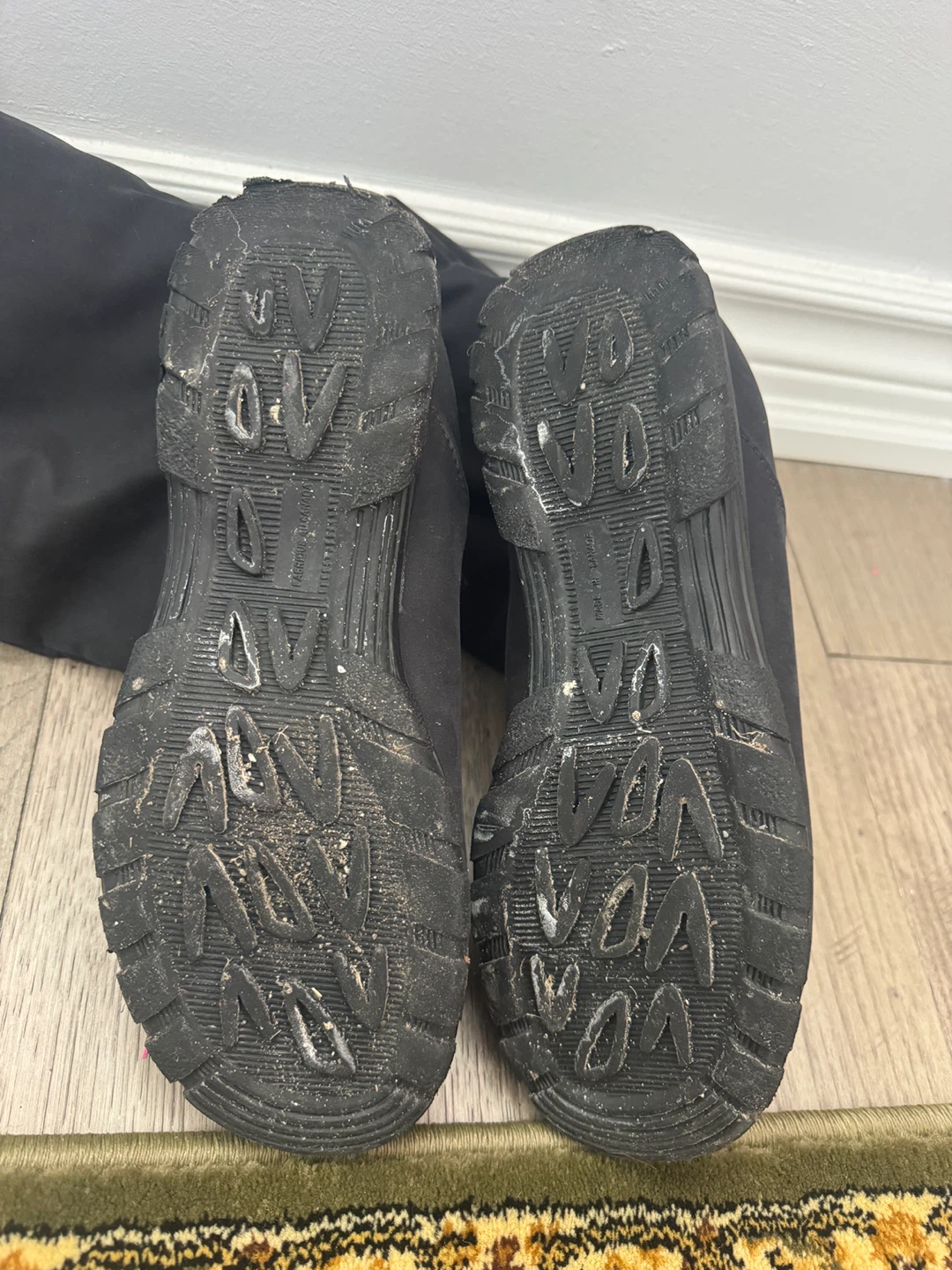 Black Insulated Boots Size 9.5 - photo 4