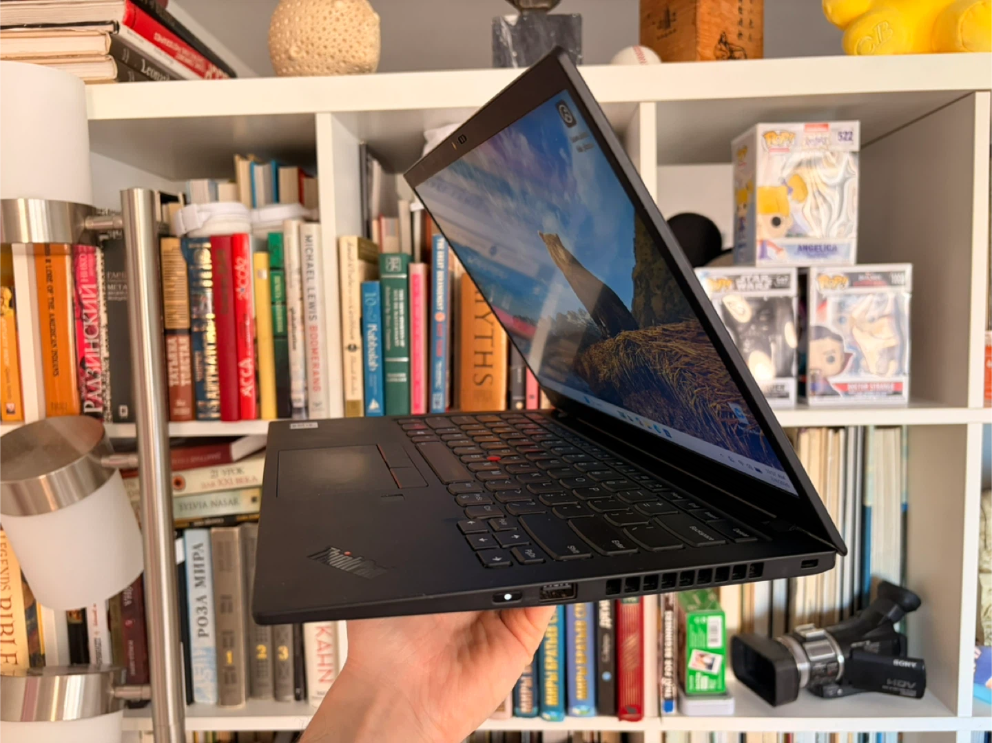 Lenovo ThinkPad X1 Carbon 7th Gen Laptop - photo 4