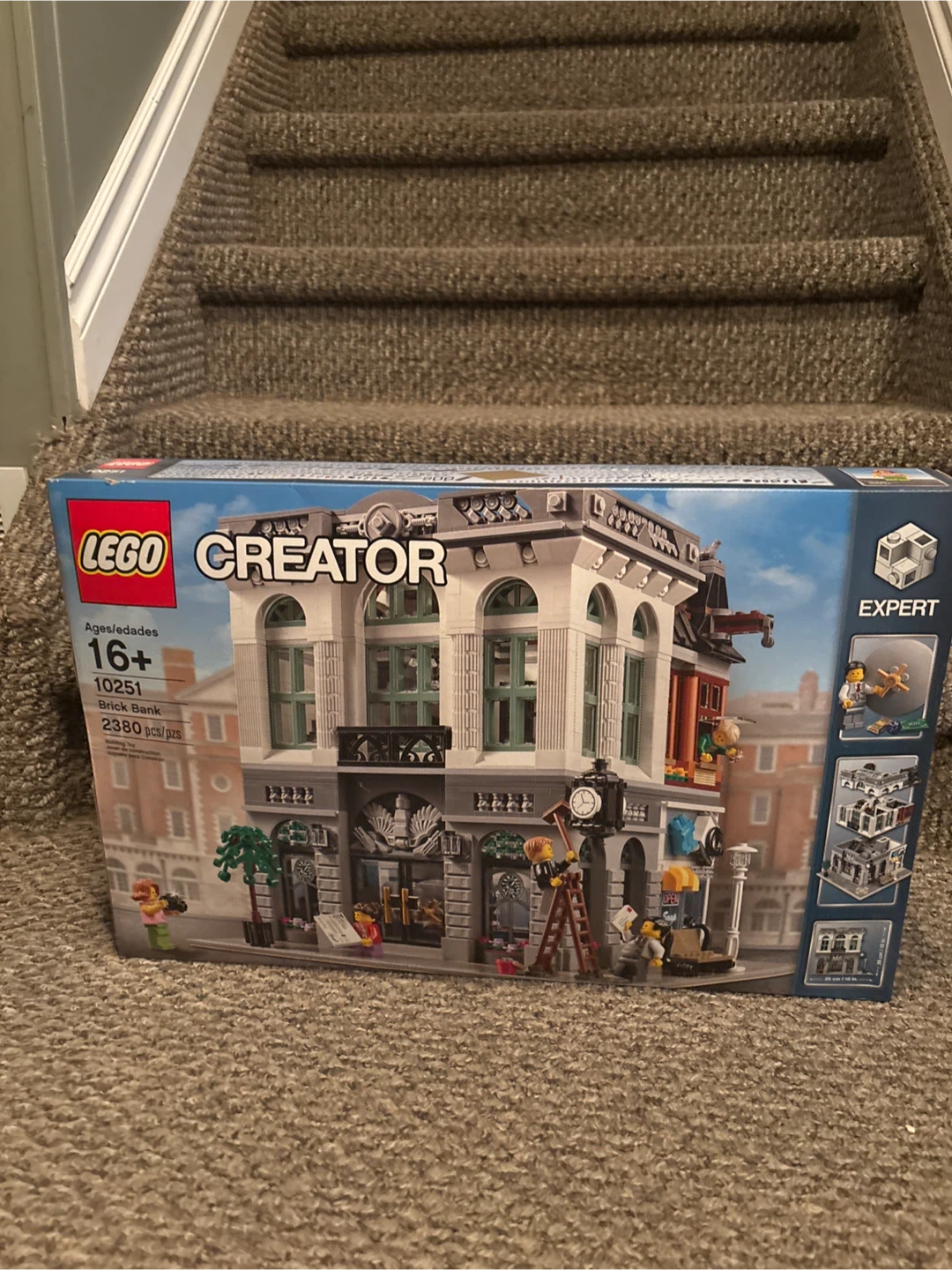 LEGO Creator Expert 10251 Brick Bank Building Set