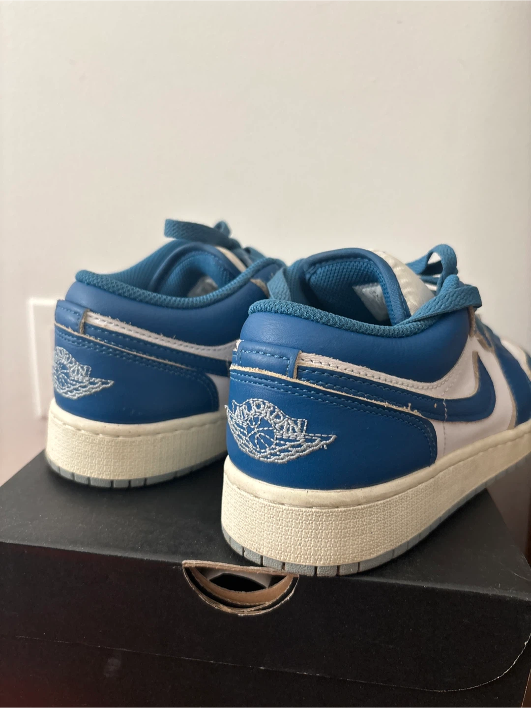 Air Jordan 1 Low SE (GS) Youth Size 5Y - photo 2