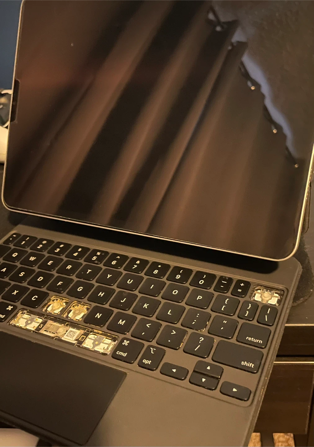 Apple iPad Pro 11-inch 4th gen with Magic Keyboard