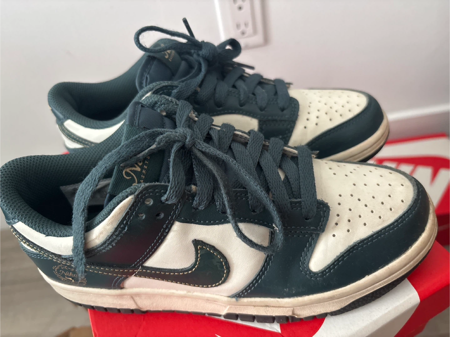 Nike Dunk Low (GS) Sneakers Size 5Y - photo 2