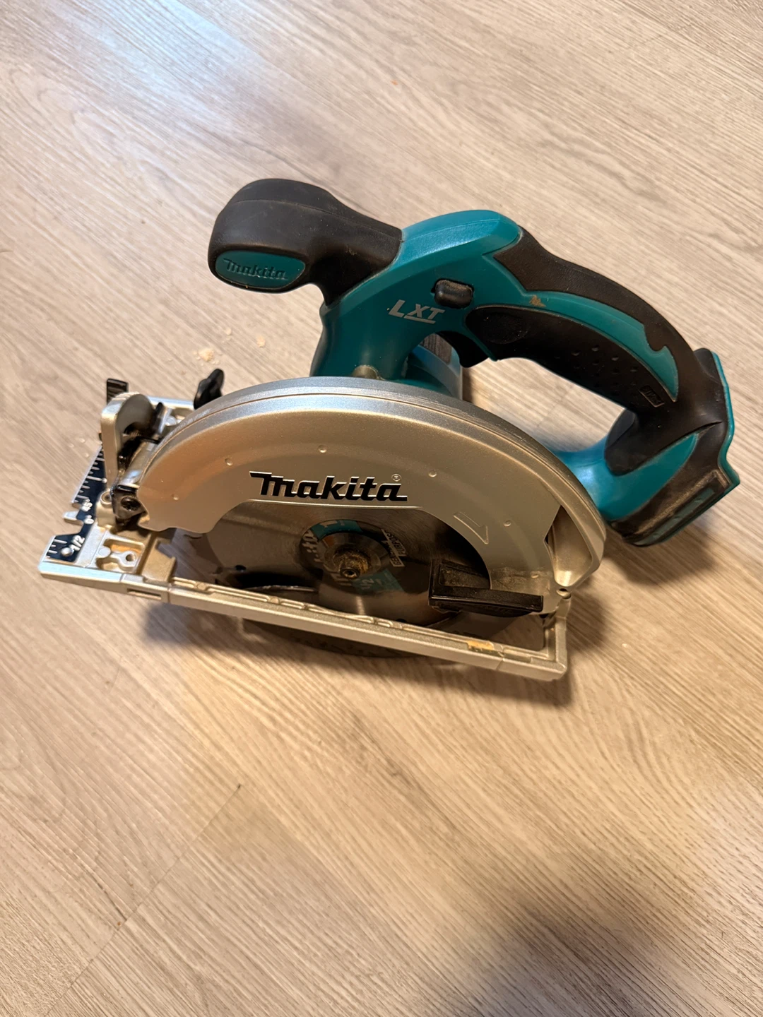 Makita XSS02 Cordless Circular Saw