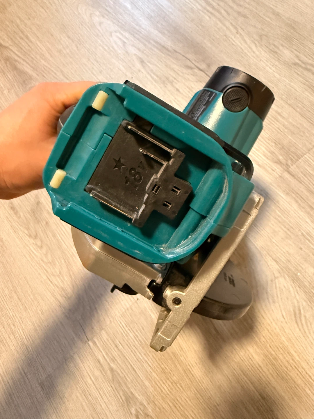 Makita XSS02 Cordless Circular Saw - photo 3
