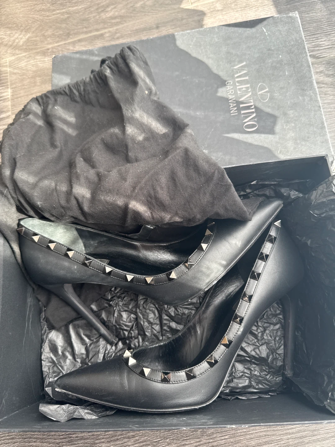 Valentino Garavani Rockstud Black Leather Pumps Size 40