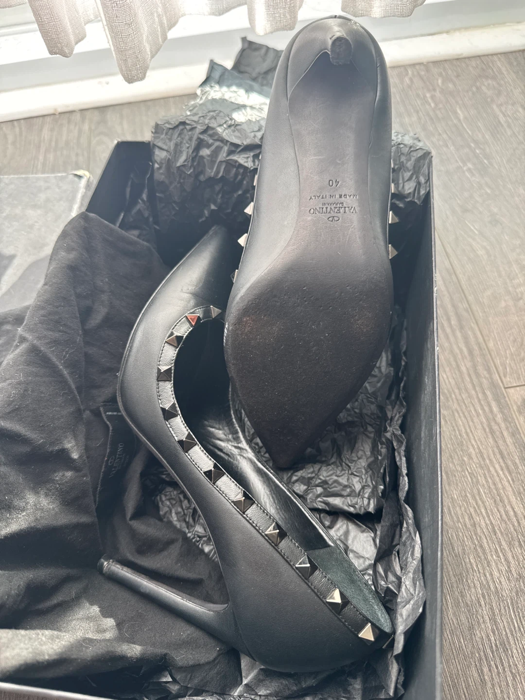 Valentino Garavani Rockstud Black Leather Pumps Size 40 - photo 3
