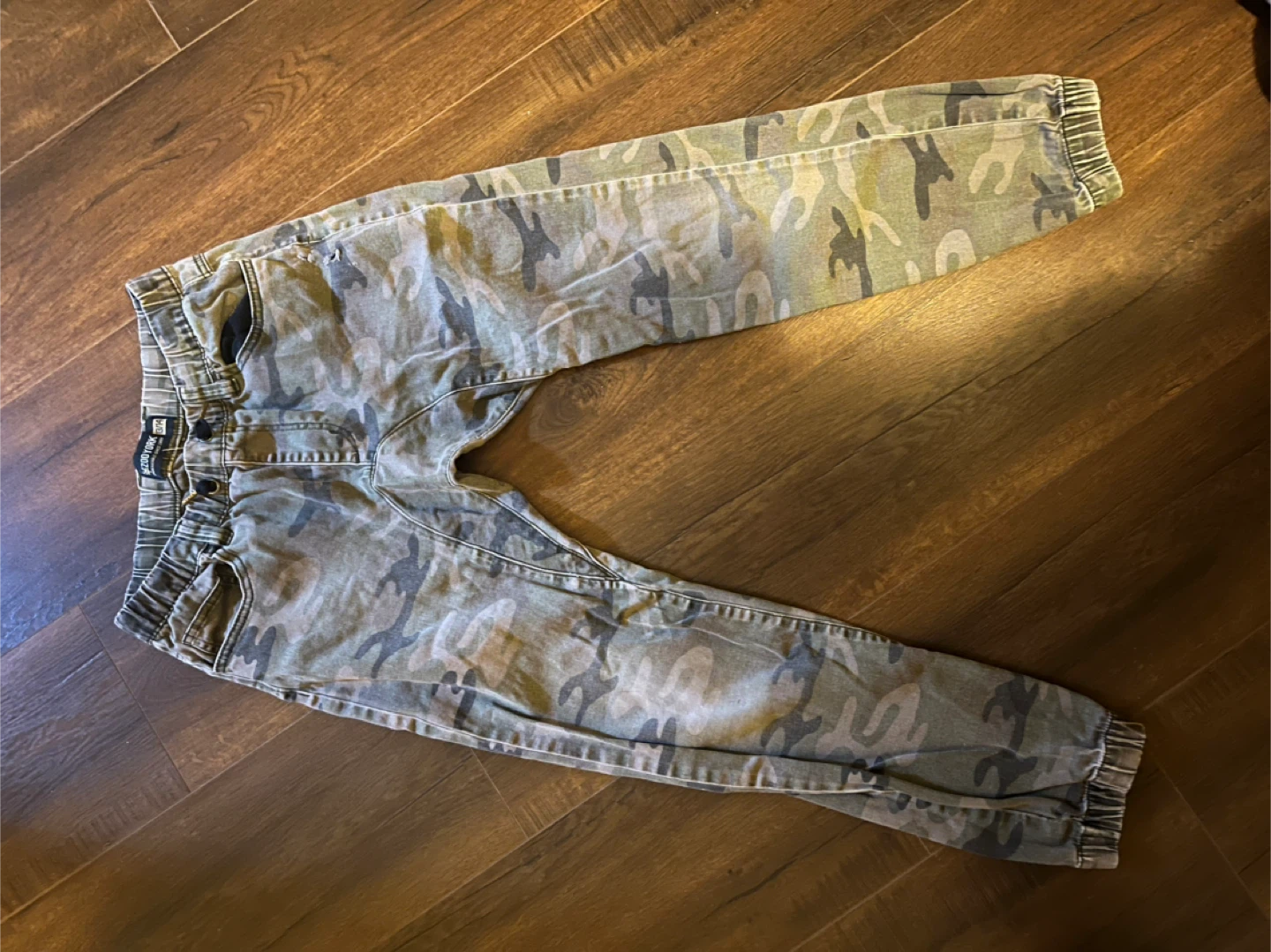 2 pairs pants in UC