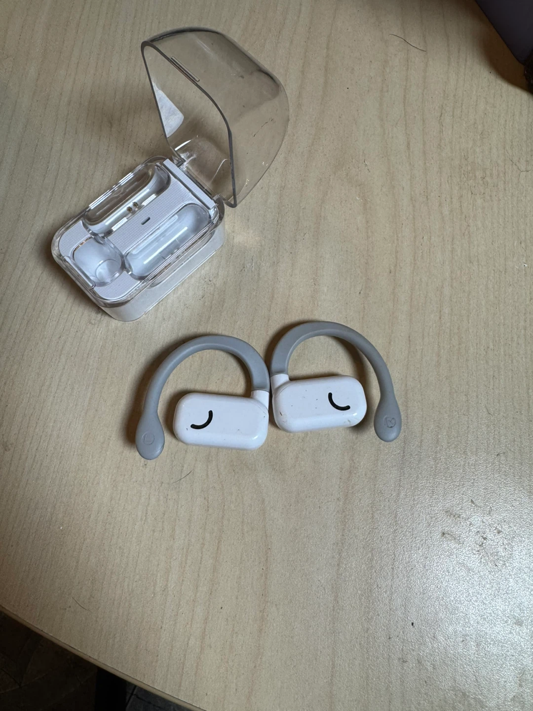 White Wireless Earbuds with Gray Ear Hooks - photo 4