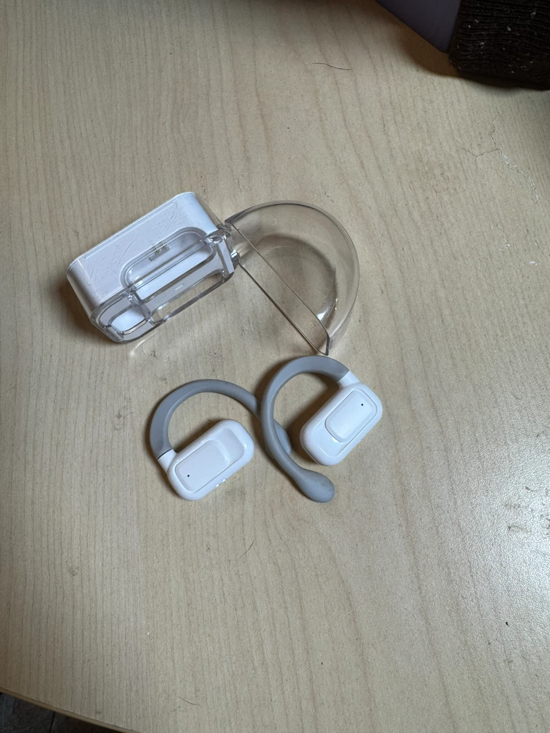 White Wireless Earbuds with Gray Ear Hooks - photo 5