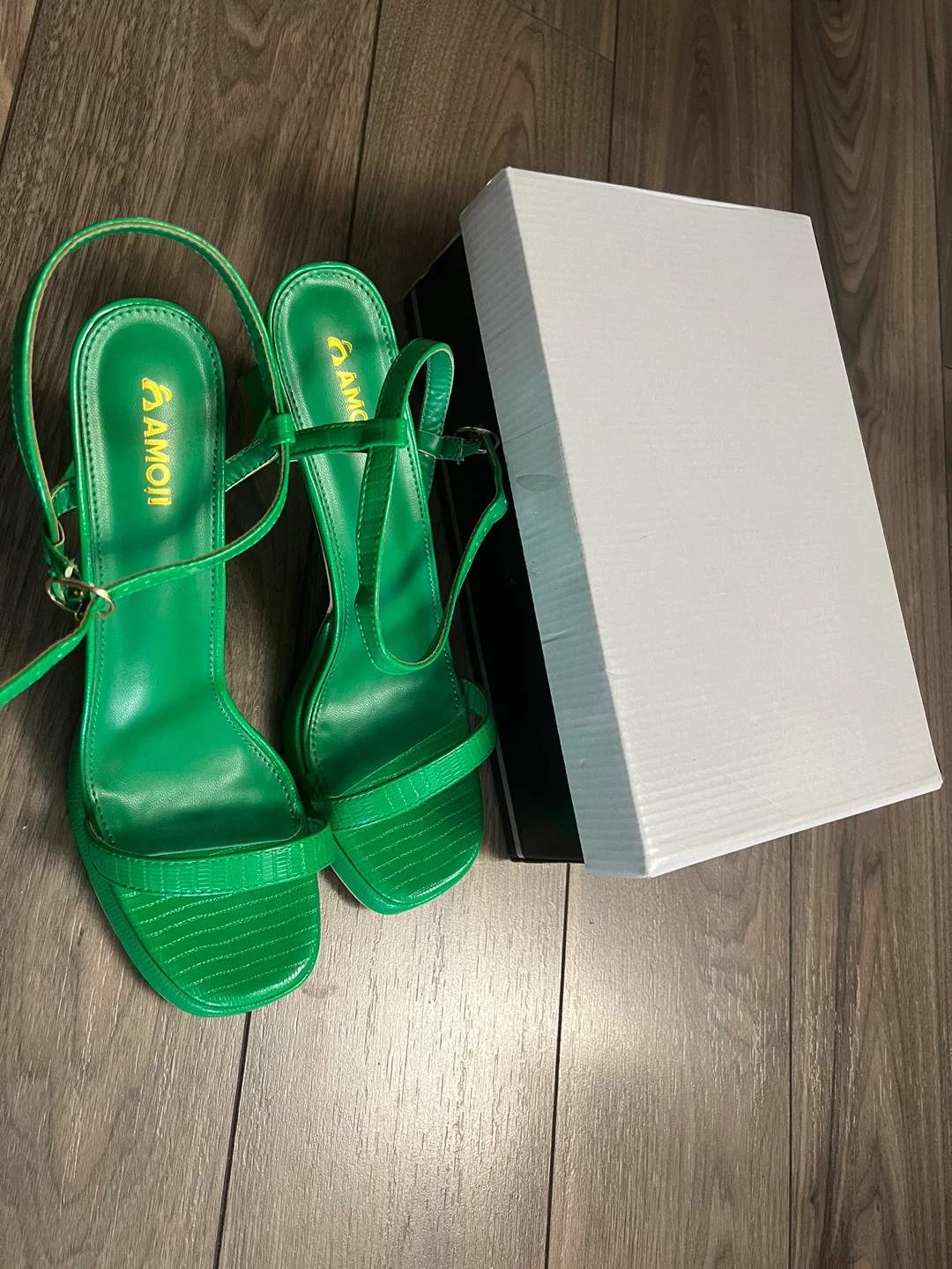 AMOU Green Heeled Sandals
