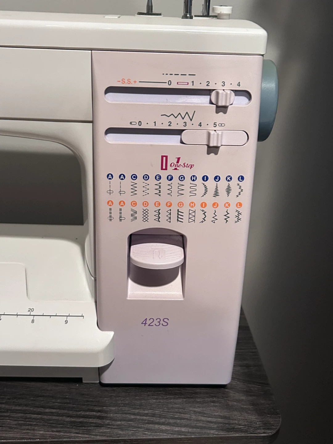 Janome 423S Sewing Machine - photo 2