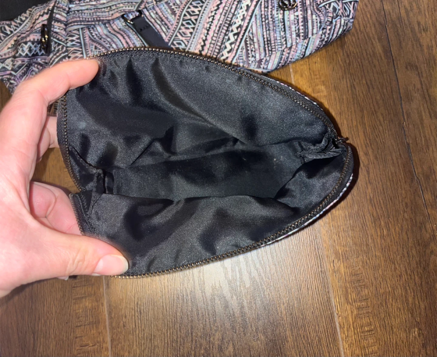 Like New Lululemon belt bag and matching bag - photo 3