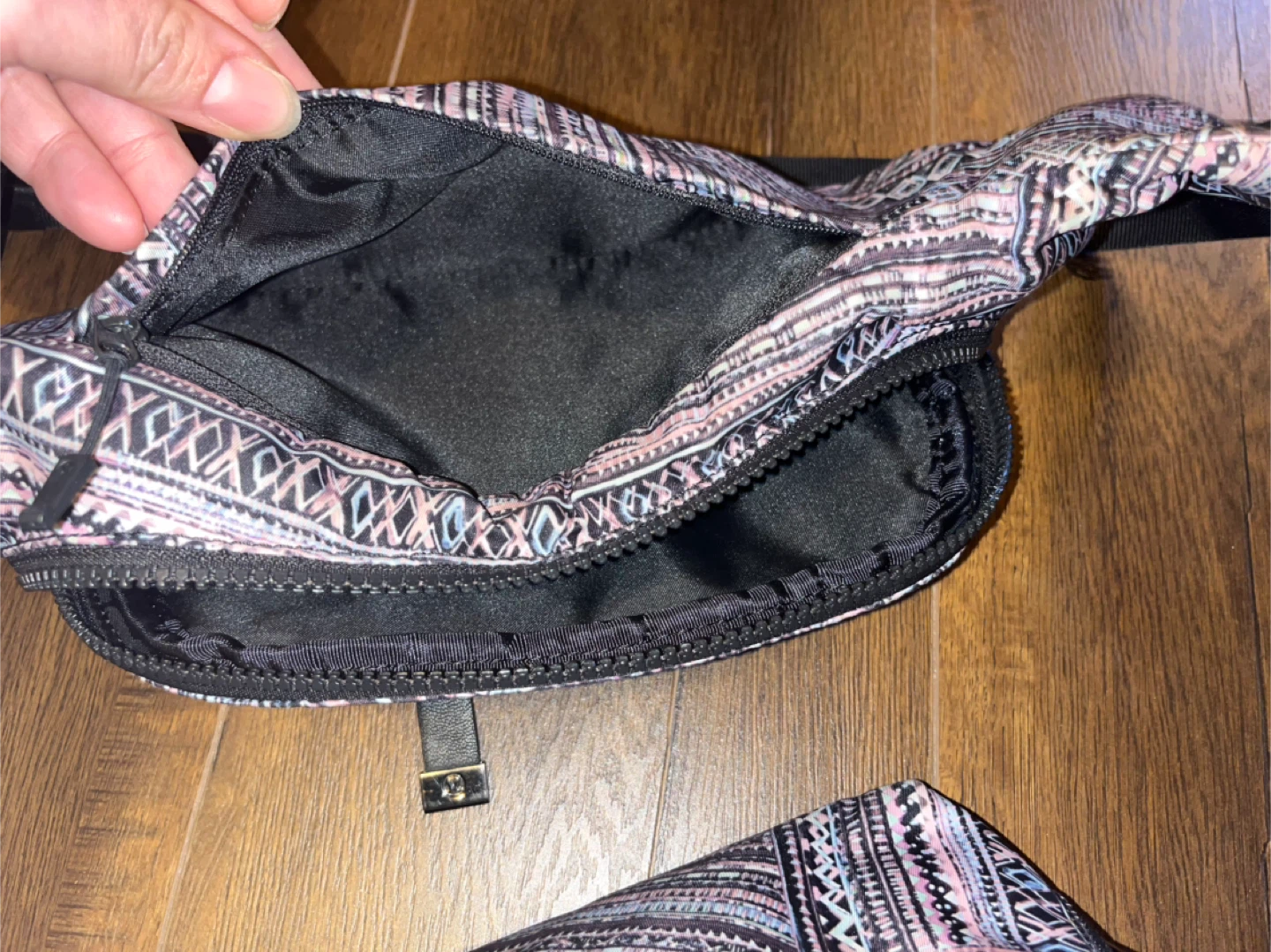 Like New Lululemon belt bag and matching bag - photo 5