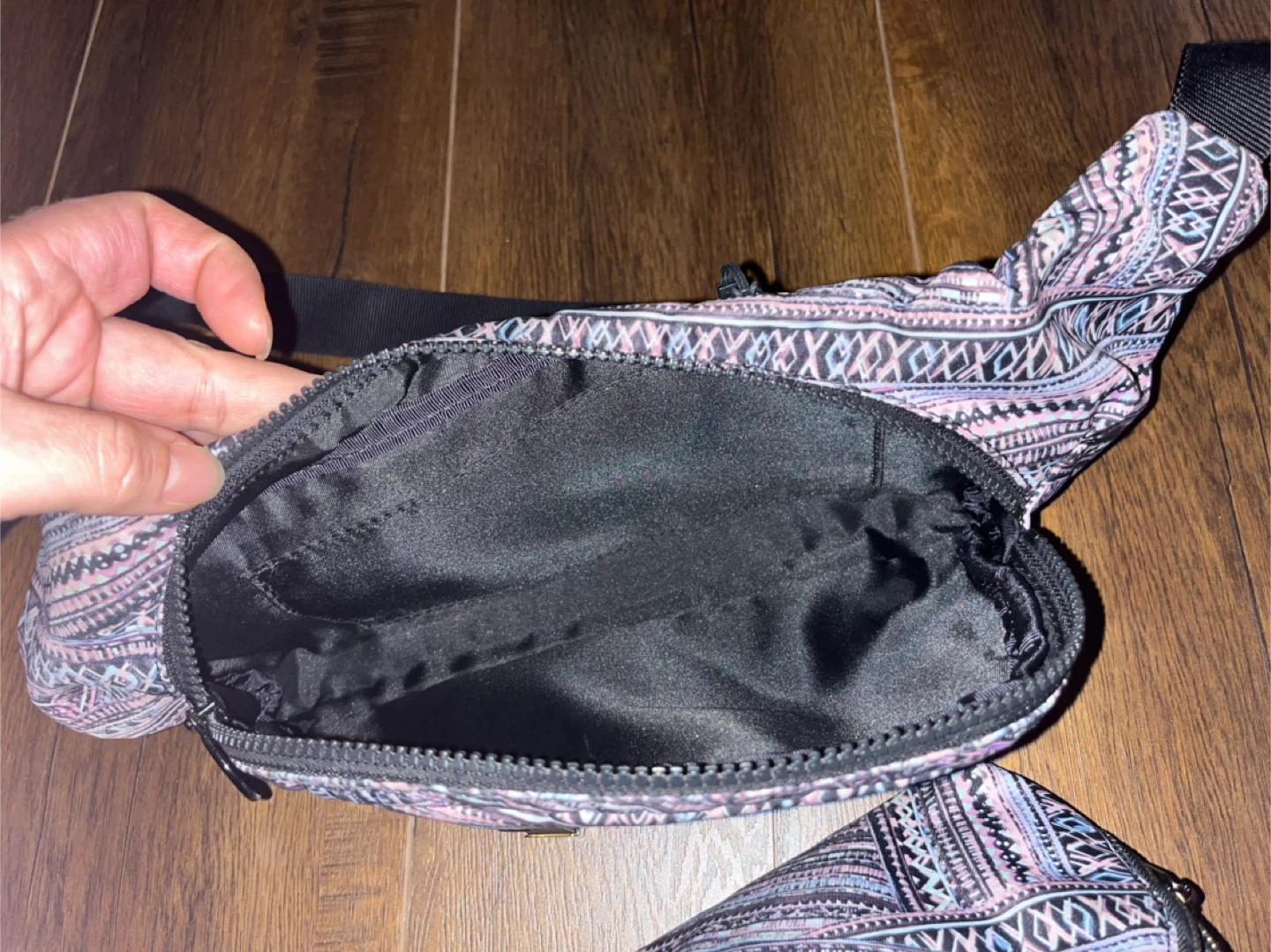 Like New Lululemon belt bag and matching bag - photo 4