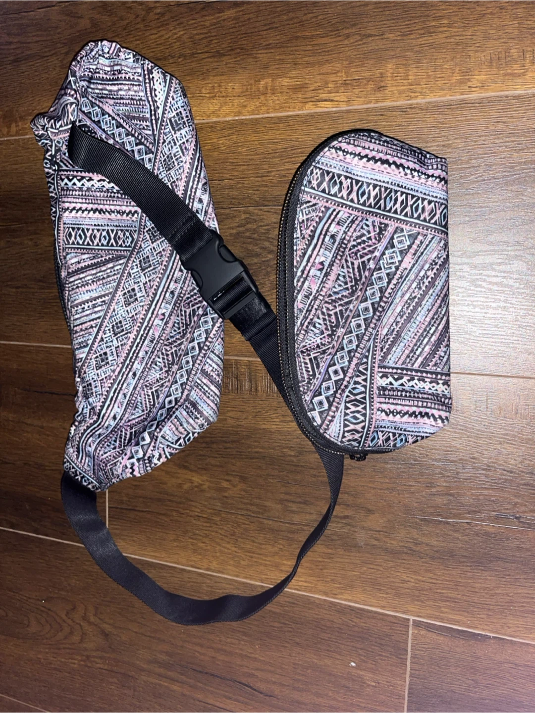 Like New Lululemon belt bag and matching bag - photo 2