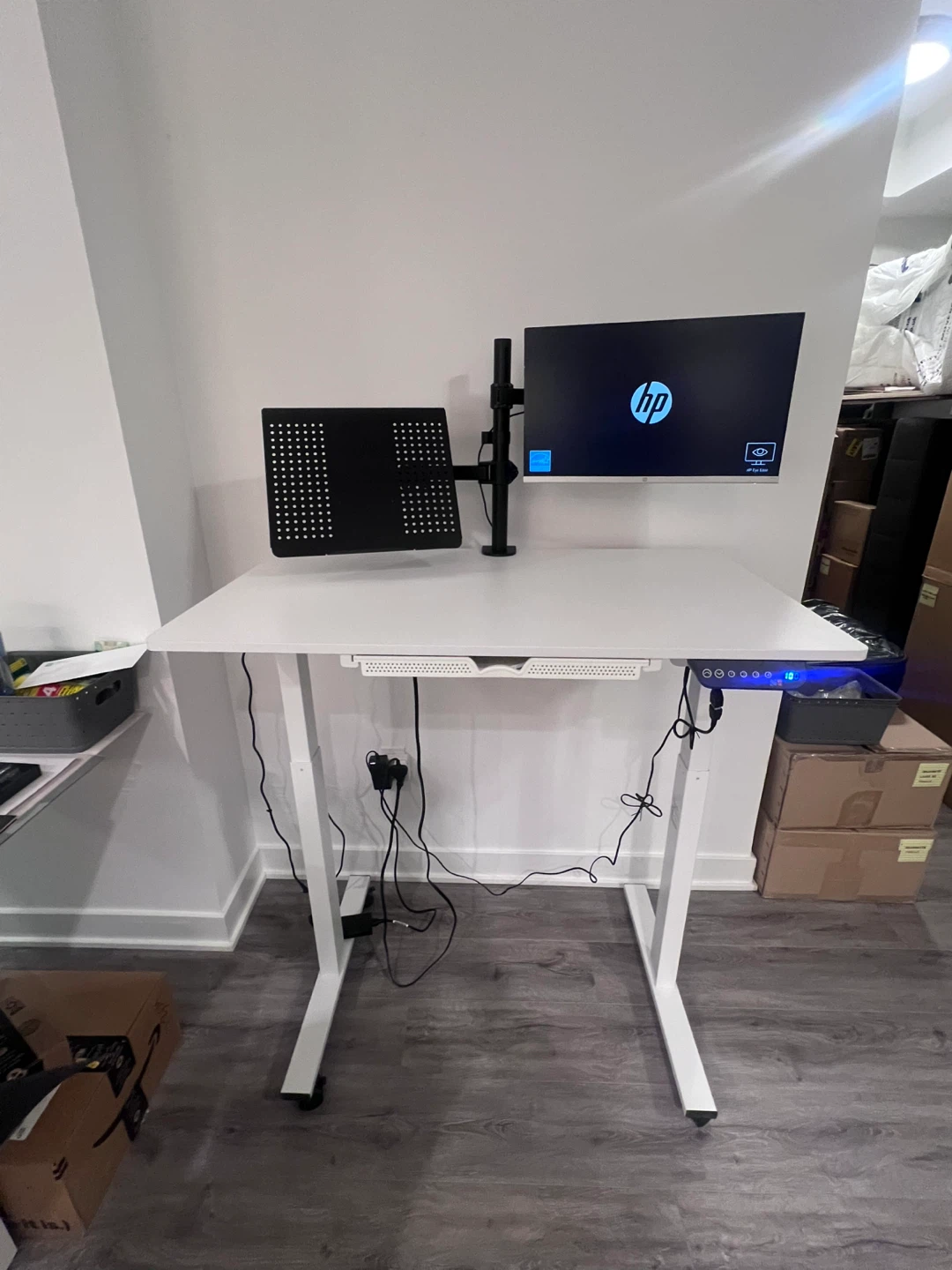 Auto Standing Desk with HP 21.5” Monitor & desk mount