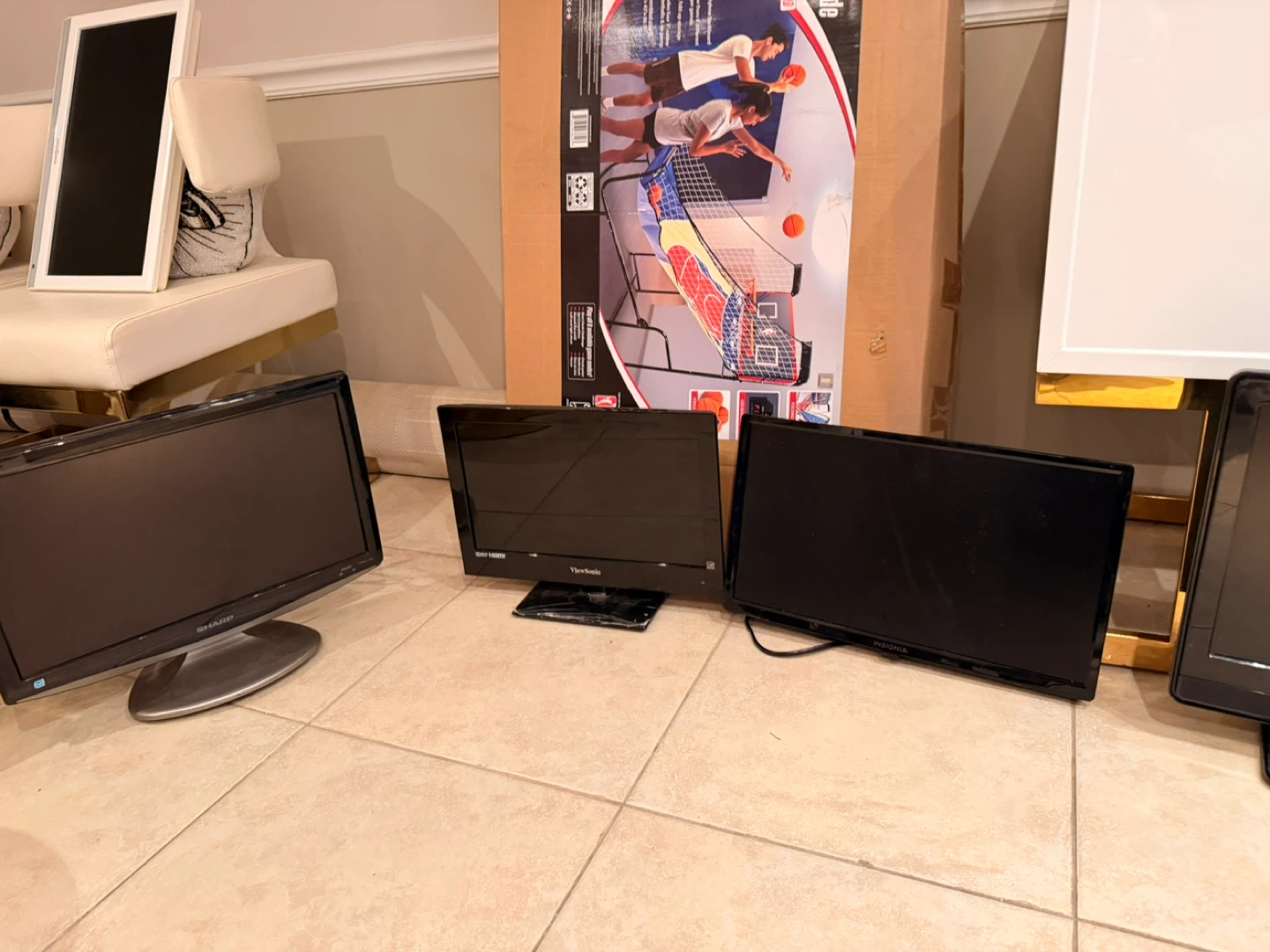 Philips, Insignia, and ViewSonic Flat Screen TVs - Bundle - photo 2