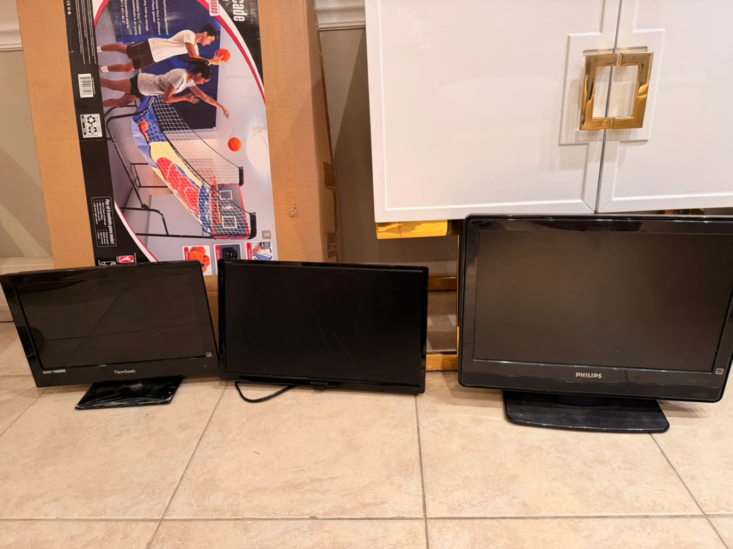 Philips, Insignia, and ViewSonic Flat Screen TVs - Bundle - photo 3