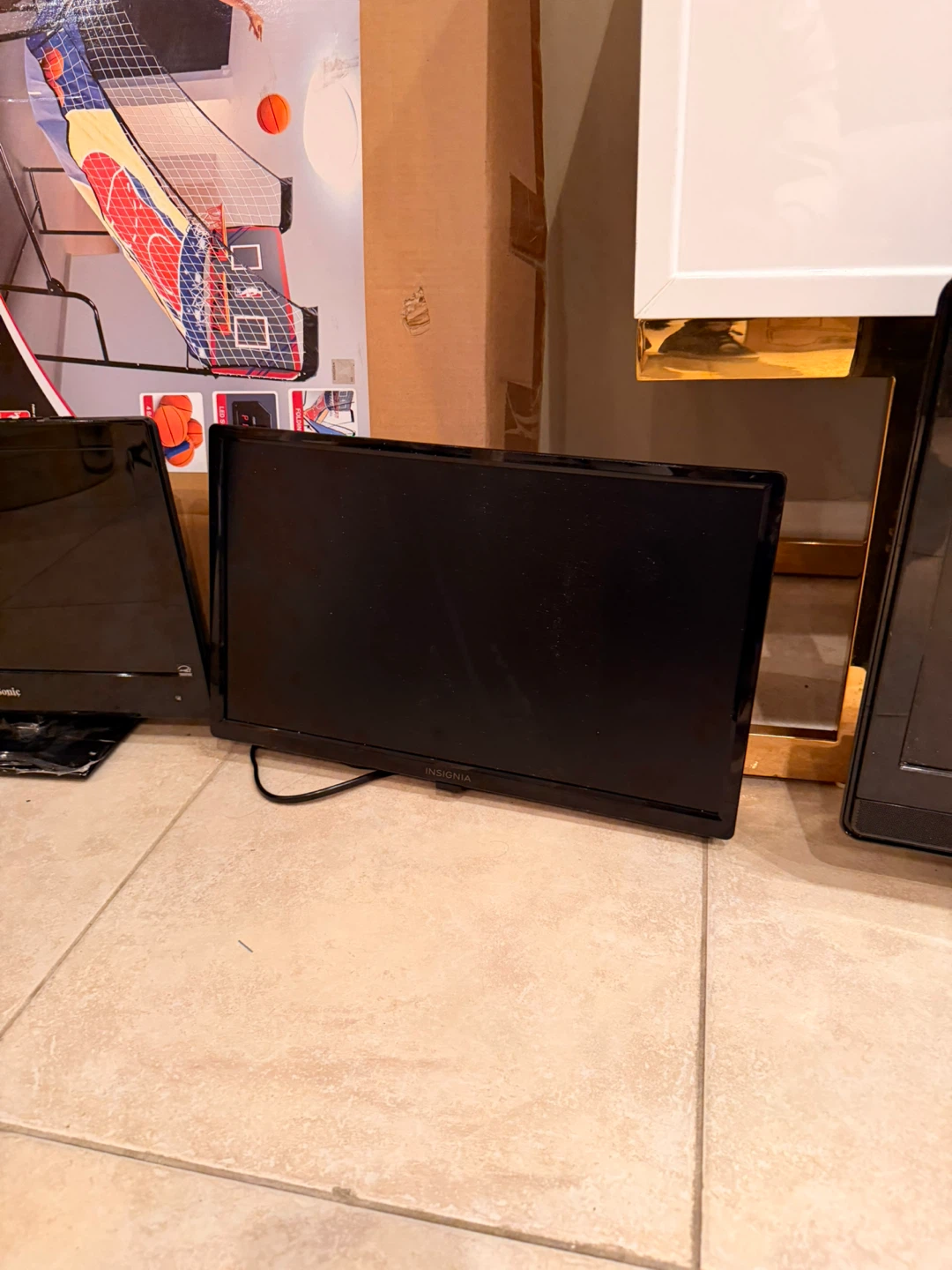 Philips, Insignia, and ViewSonic Flat Screen TVs - Bundle - photo 4
