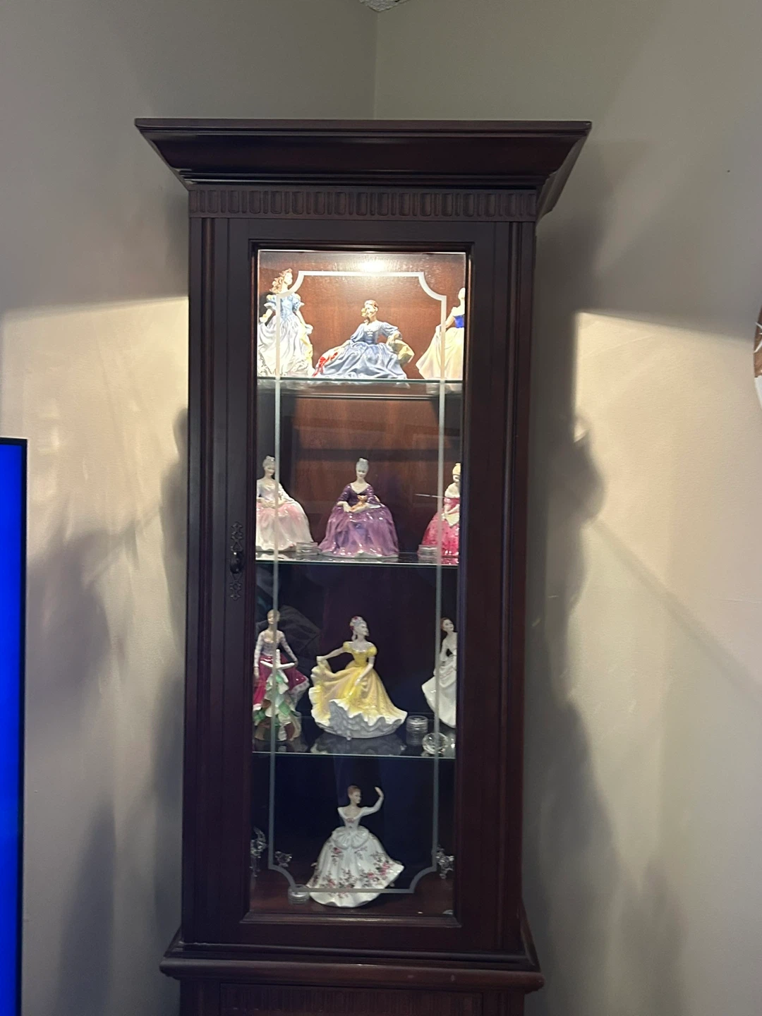 Corner Display Cabinet with Figurines - photo 2