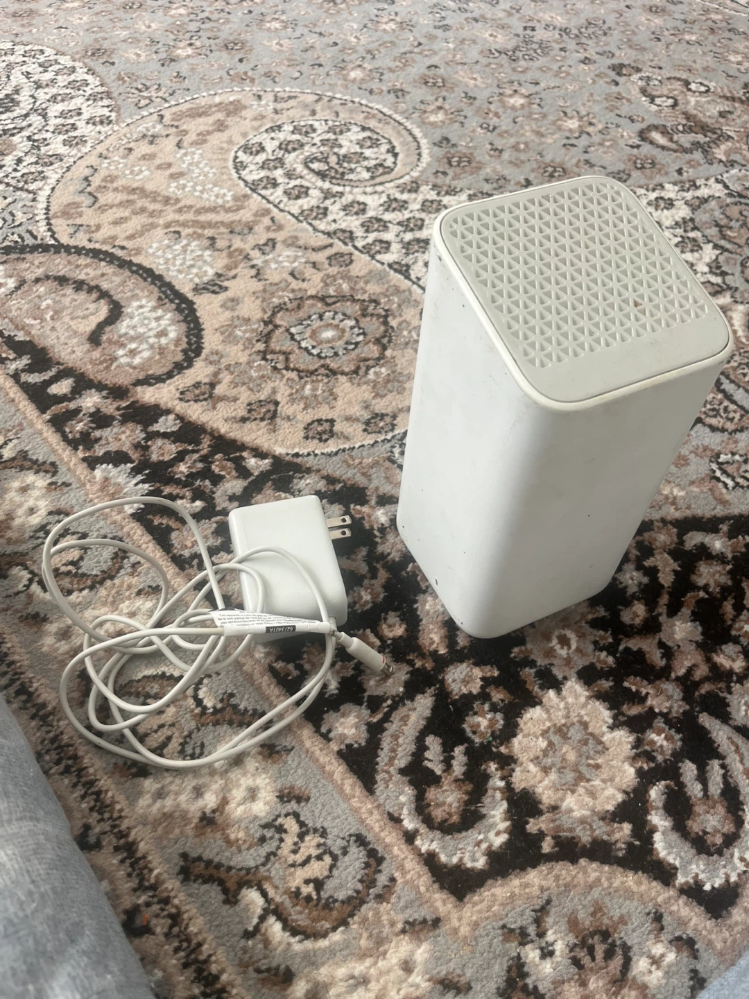 White wifi Router/Modem with Power Adapter - photo 2