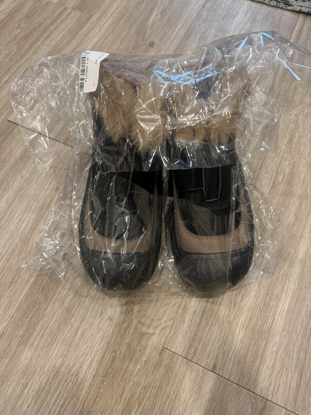 Winter Boots Size 8 - photo 3