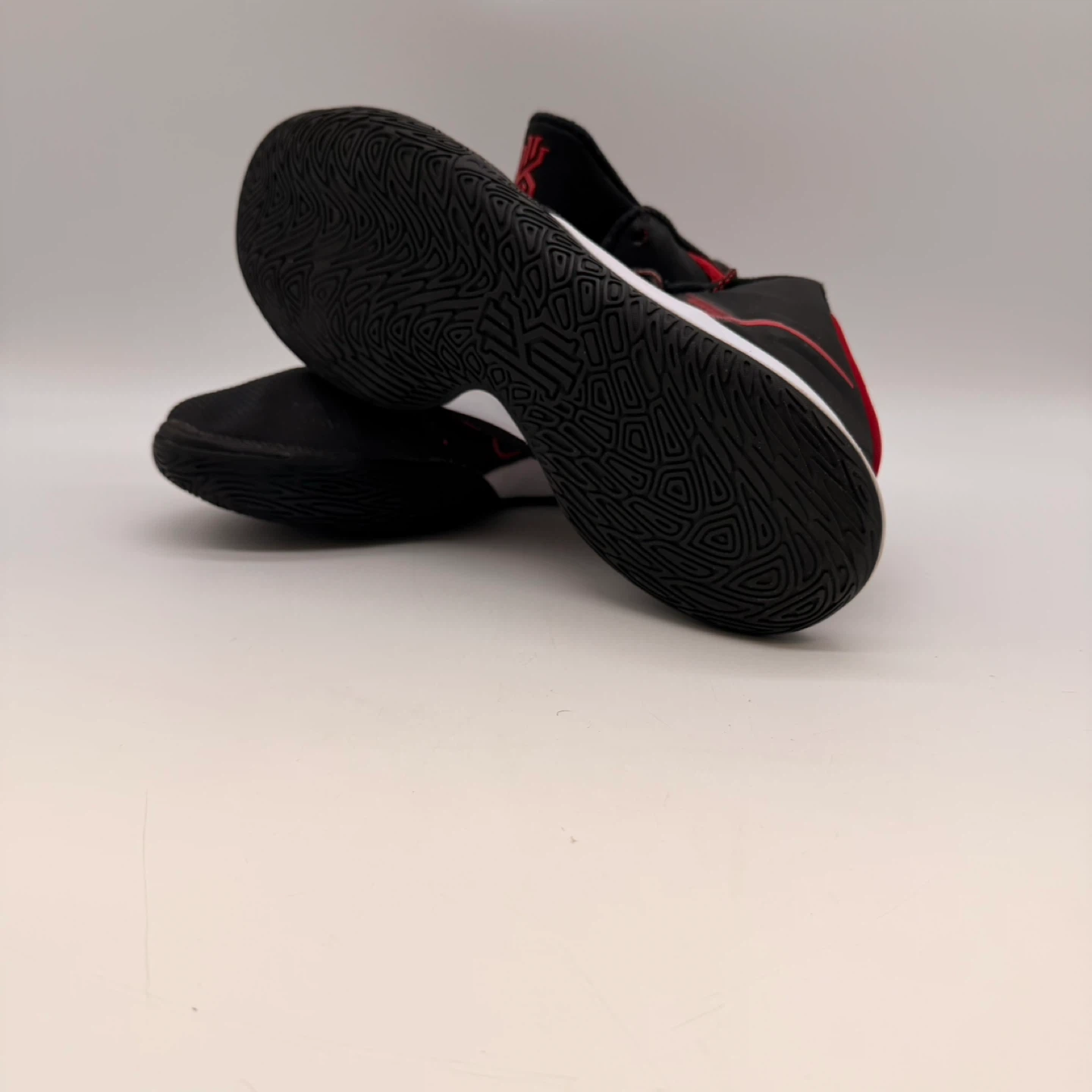 Nike Kyrie 6 Basketball Shoes Men’s 11.5 Black Red CT1972-004 - photo 3