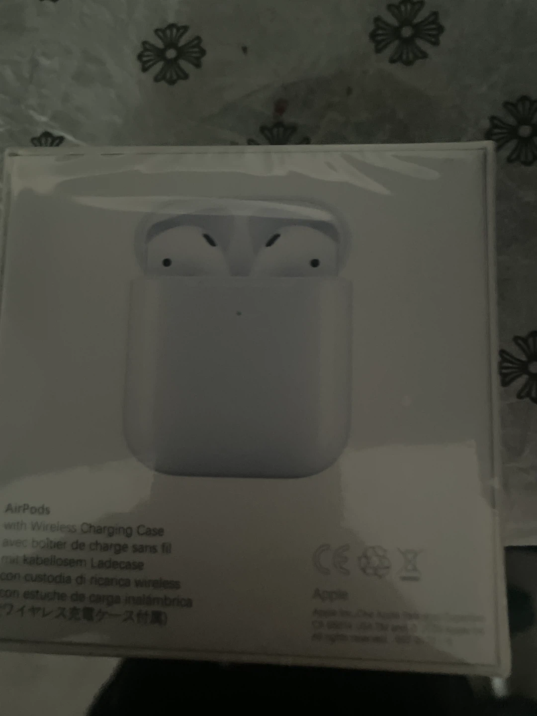 Apple AirPods with Wireless Charging Case - photo 3