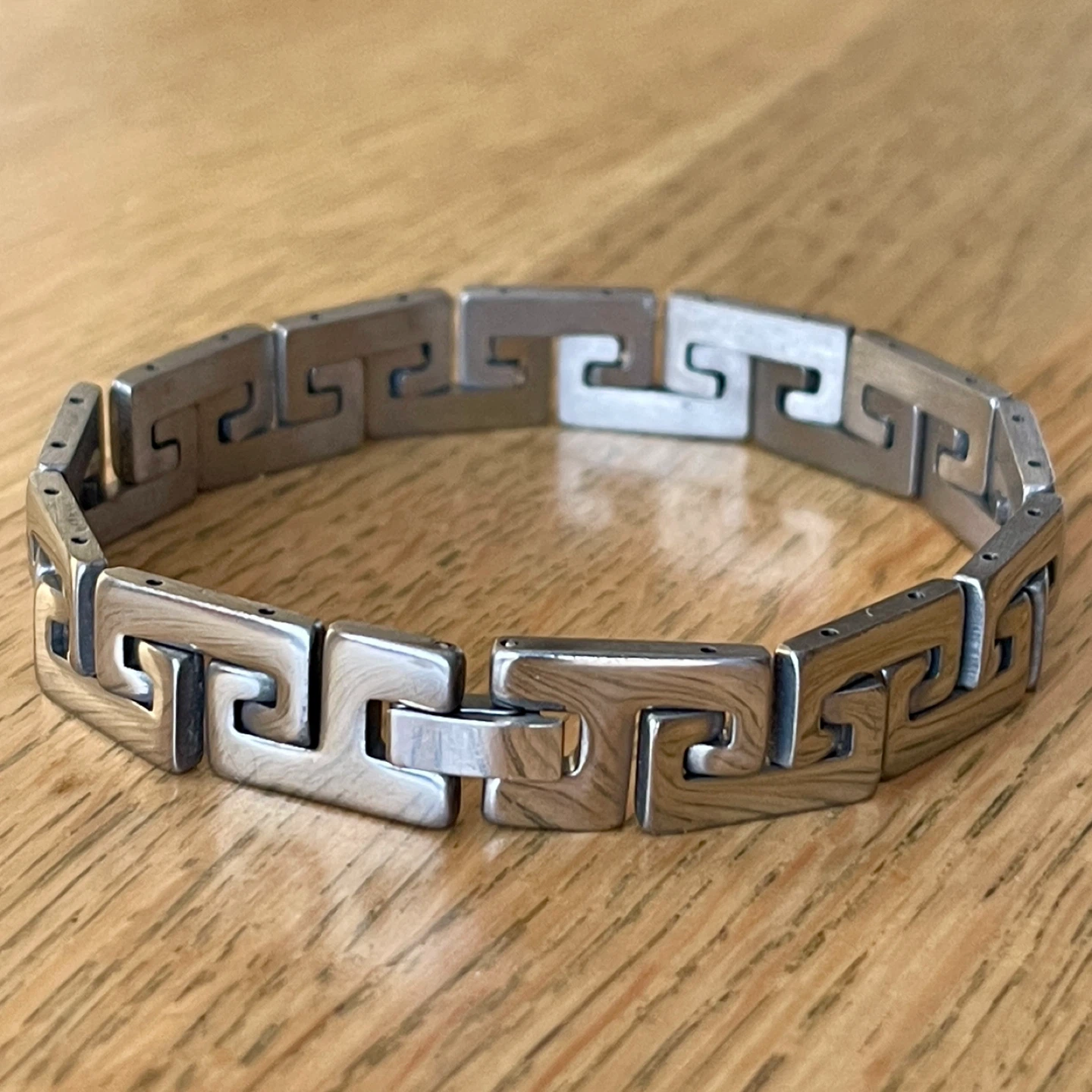 Geometric Greek key pattern stainless steel bracelet - photo 2