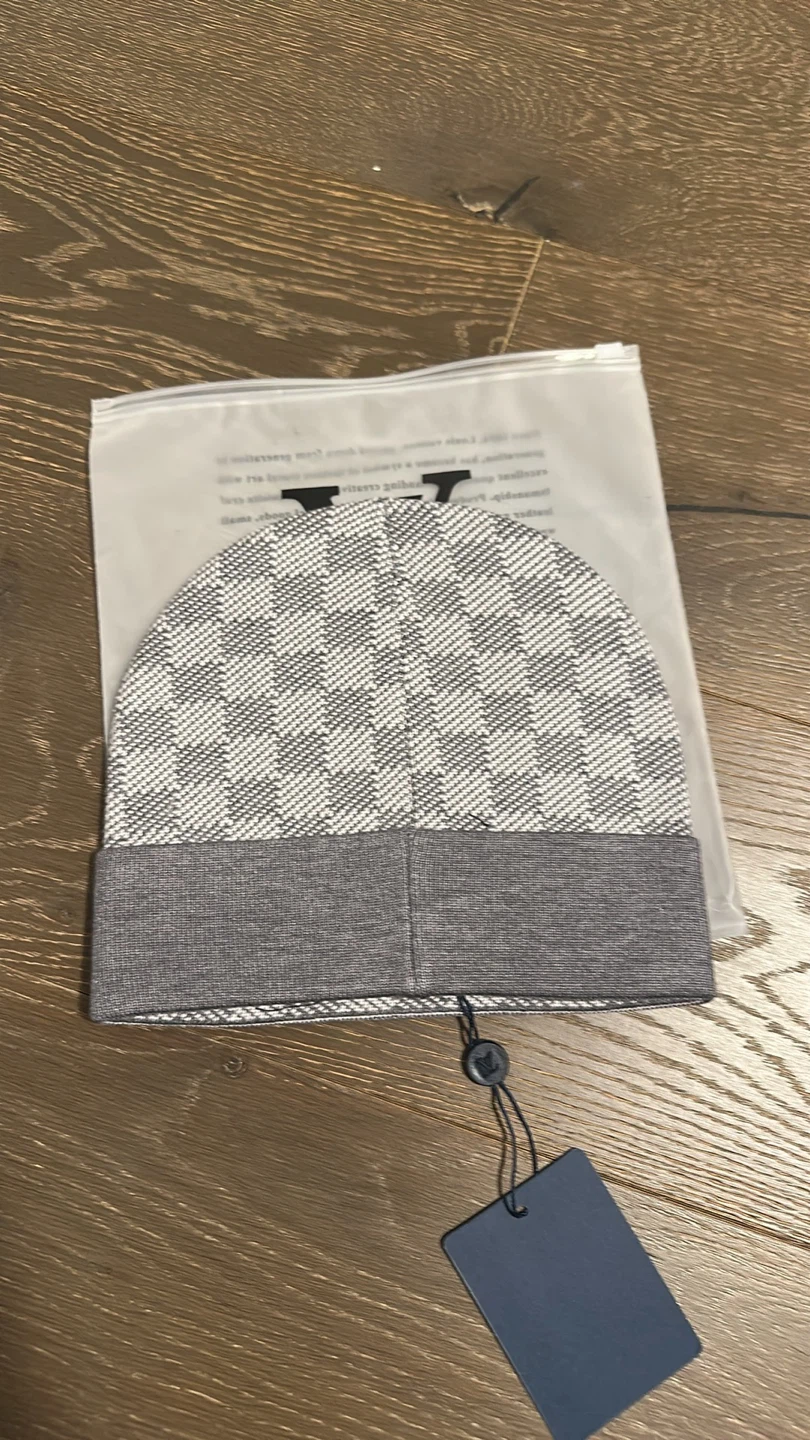 Louis Vuitton white beanie - photo 2