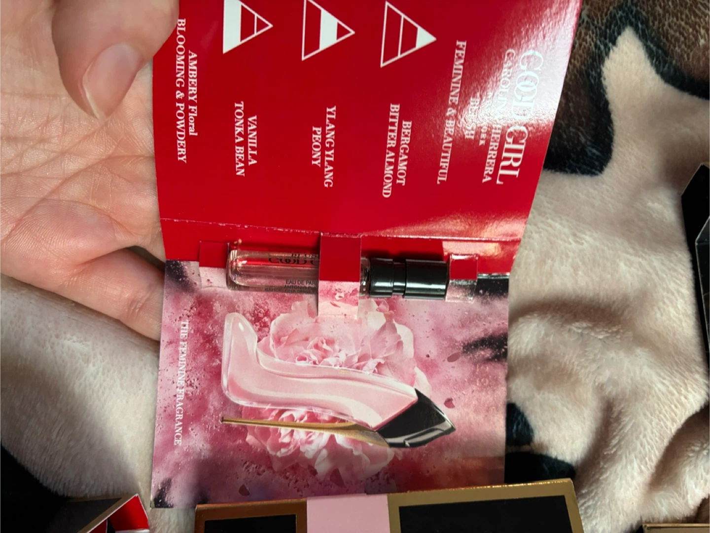 $3 each Carolina Herrera 1.5ml perfume sample - photo 5