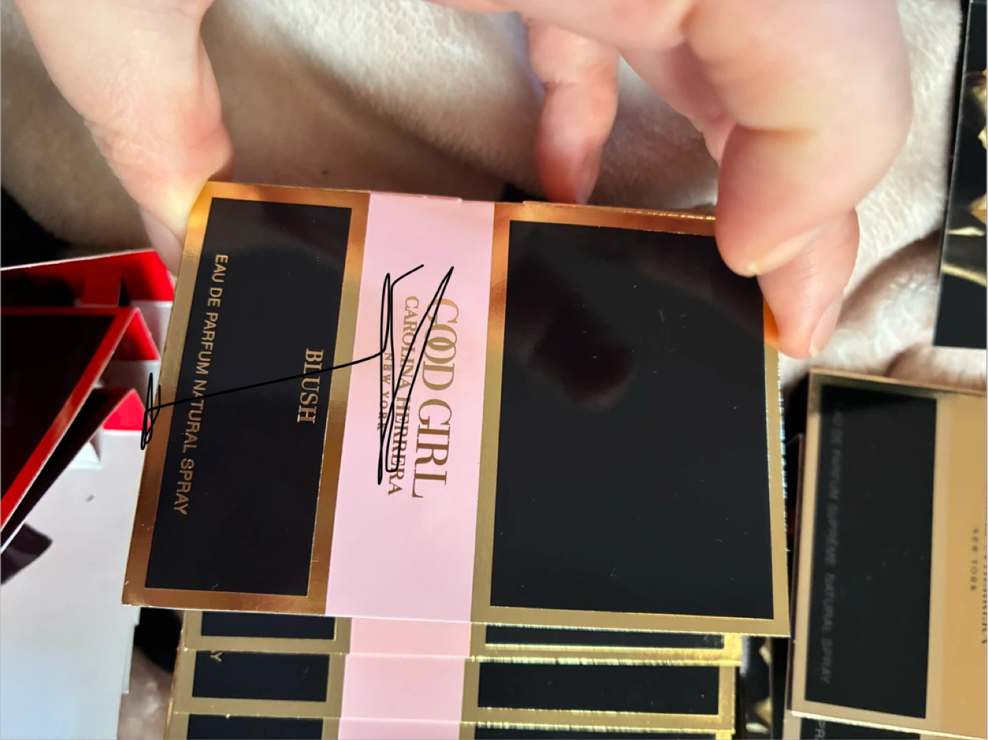 $3 each Carolina Herrera 1.5ml perfume sample - photo 4