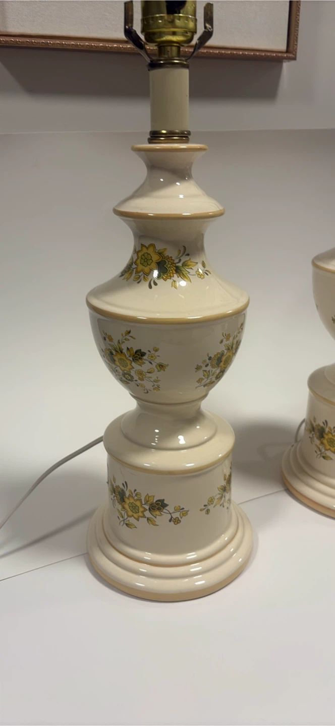 Vintage Ceramic Floral Table Lamp