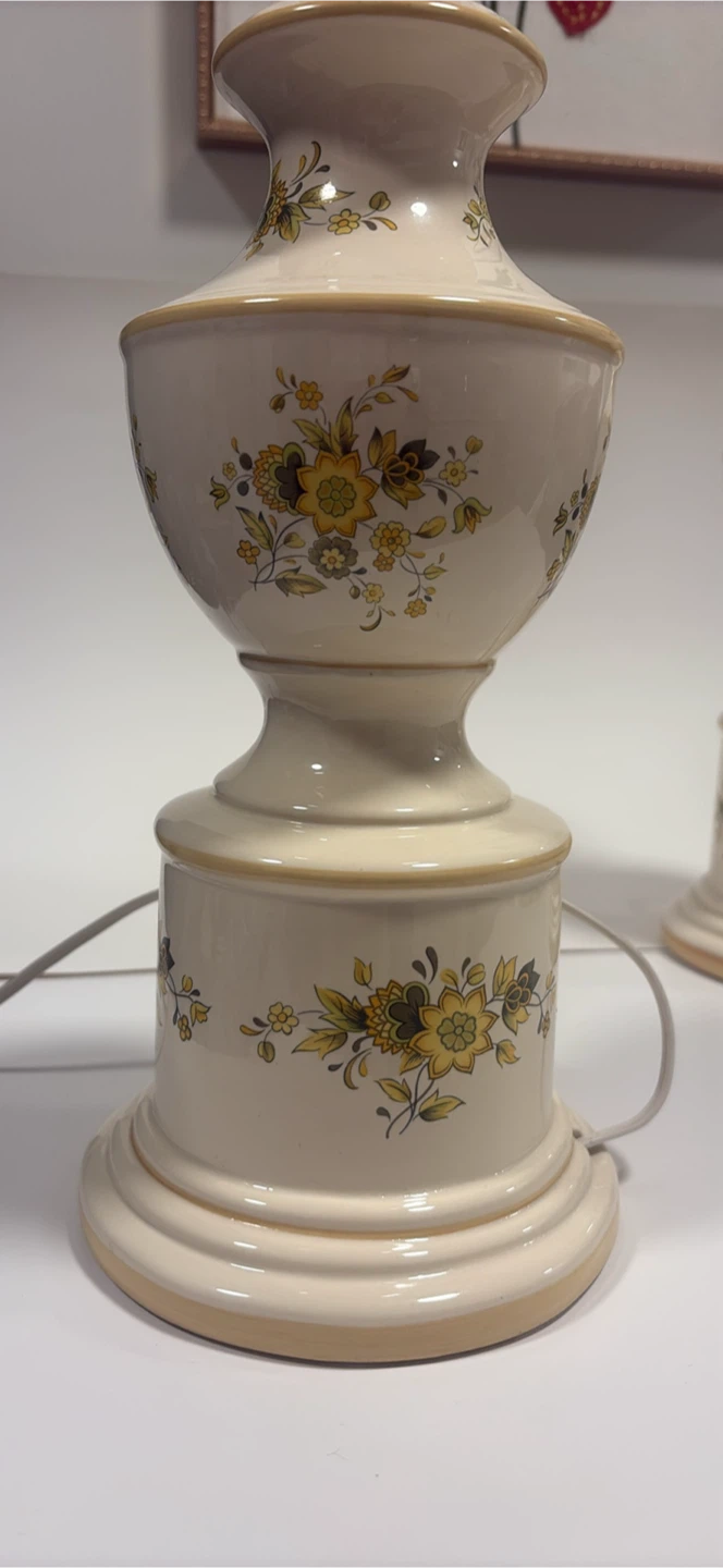 Vintage Ceramic Floral Table Lamp - photo 3